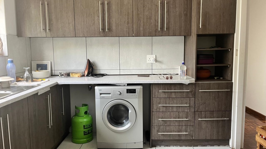 To Let 2 Bedroom Property for Rent in Pinelands Western Cape